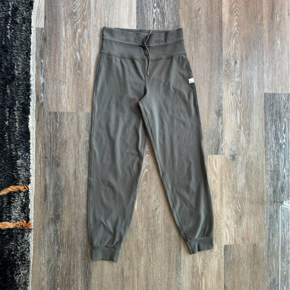 Vuori green fitted high waisted ankle jogger size xs